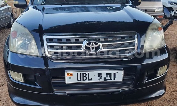 Nunua Ilio tumika Toyota Land Cruiser Prado Nyeusi Gari ndani ya Bombo nchini Kati