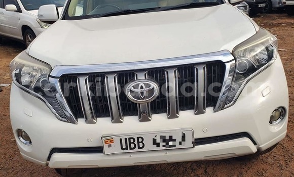 Gura Yakoze Toyota Land Cruiser Prado White Imodoka i Arua mu Uganda