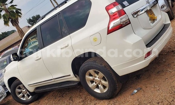 Gura Yakoze Toyota Land Cruiser Prado White Imodoka i Arua mu Uganda Gura Yakoze Toyota Land Cruiser Prado White Imodoka i Arua mu Uganda
