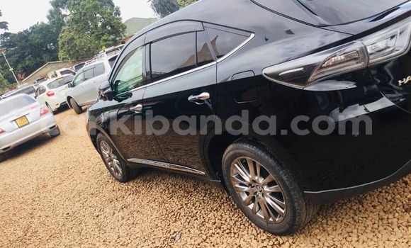 Gura Yakoze Toyota Harrier Black Imodoka i Bugembe mu Eastern Gura Yakoze Toyota Harrier Black Imodoka i Bugembe mu Eastern