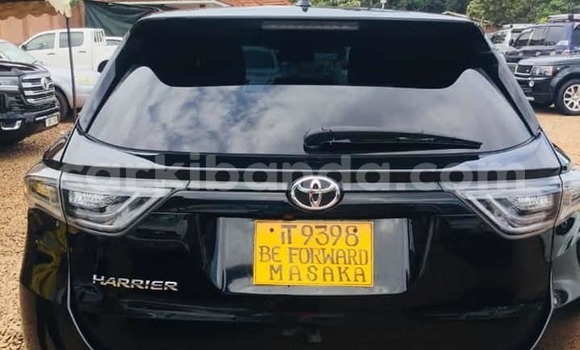 Gura Yakoze Toyota Harrier Black Imodoka i Bugembe mu Eastern Gura Yakoze Toyota Harrier Black Imodoka i Bugembe mu Eastern