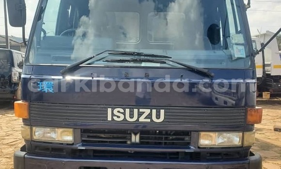 Nunua Ilio tumika Isuzu FTR 850 Nyeusi Lori ndani ya Bugembe nchini Mashariki