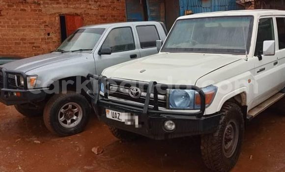 Gura Yakoze Toyota Land Cruiser Prado White Imodoka i Bombo mu Central Gura Yakoze Toyota Land Cruiser Prado White Imodoka i Bombo mu Central