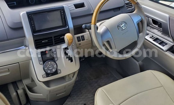 Gura Yakoze Toyota Noah Other Imodoka i Bugembe mu Eastern Gura Yakoze Toyota Noah Other Imodoka i Bugembe mu Eastern