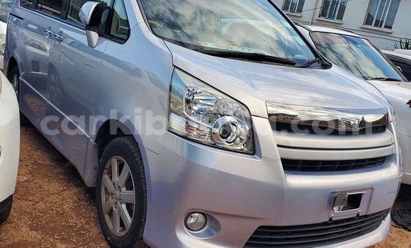 Gura Yakoze Toyota Noah Other Imodoka i Bugembe mu Eastern Gura Yakoze Toyota Noah Other Imodoka i Bugembe mu Eastern