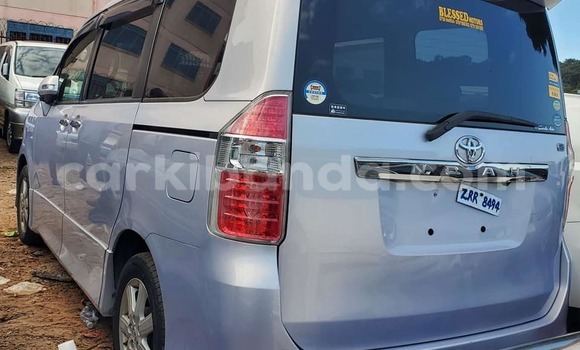 Gura Yakoze Toyota Noah Other Imodoka i Bugembe mu Eastern Gura Yakoze Toyota Noah Other Imodoka i Bugembe mu Eastern