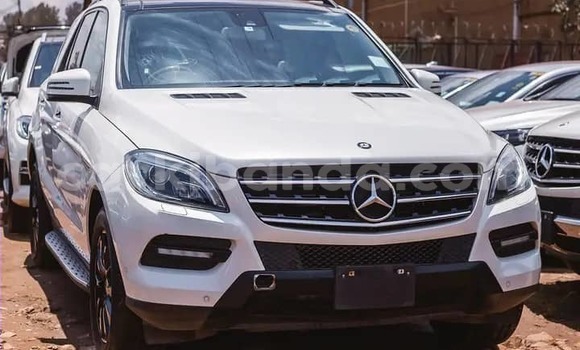 Gura Yakoze Mercedes‒Benz ML–Class White Imodoka i Kampala mu Uganda Gura Yakoze Mercedes‒Benz ML–Class White Imodoka i Kampala mu Uganda