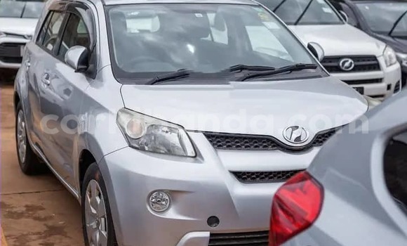 Nunua Ilio tumika Toyota IST Fedha Gari ndani ya Kampala nchini Uganda Nunua Ilio tumika Toyota IST Fedha Gari ndani ya Kampala nchini Uganda