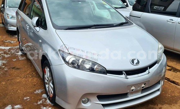 Nunua Ilio tumika Toyota Wish Fedha Gari ndani ya Kampala nchini Uganda Nunua Ilio tumika Toyota Wish Fedha Gari ndani ya Kampala nchini Uganda