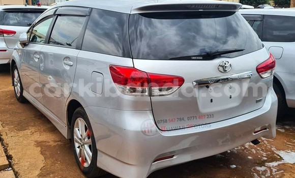 Nunua Ilio tumika Toyota Wish Fedha Gari ndani ya Kampala nchini Uganda Nunua Ilio tumika Toyota Wish Fedha Gari ndani ya Kampala nchini Uganda