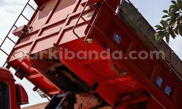 Gura Yakoze Isuzu FTR 850 Red Ikamyo i Kampala mu Uganda Gura Yakoze Isuzu FTR 850 Red Ikamyo i Kampala mu Uganda