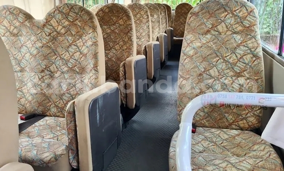 Nunua Ilio tumika Mitsubishi Van Nyeupe Lori ndani ya Kampala nchini Uganda Nunua Ilio tumika Mitsubishi Van Nyeupe Lori ndani ya Kampala nchini Uganda