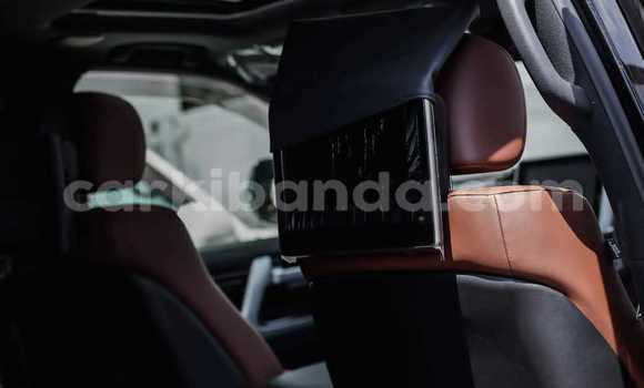 Nunua Ilio tumika Toyota Land Cruiser Nyeusi Gari ndani ya Kampala nchini Uganda Nunua Ilio tumika Toyota Land Cruiser Nyeusi Gari ndani ya Kampala nchini Uganda