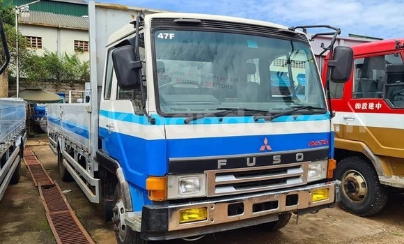 Nunua Ilio tumika Isuzu FTR 850 Bluu Lori ndani ya Kampala nchini Uganda