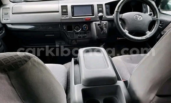 Nunua Ilio tumika Mitsubishi L400 Kijani Lori ndani ya Kampala nchini Uganda Nunua Ilio tumika Mitsubishi L400 Kijani Lori ndani ya Kampala nchini Uganda