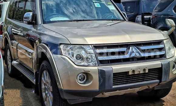 Nunua Ilio tumika Mitsubishi Pajero Nyingine Gari ndani ya Kampala nchini Uganda Nunua Ilio tumika Mitsubishi Pajero Nyingine Gari ndani ya Kampala nchini Uganda