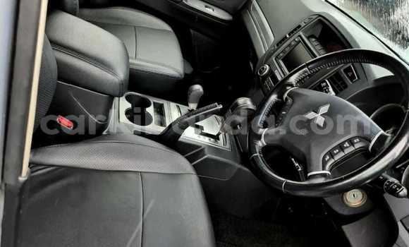 Nunua Ilio tumika Mitsubishi Pajero Nyingine Gari ndani ya Kampala nchini Uganda Nunua Ilio tumika Mitsubishi Pajero Nyingine Gari ndani ya Kampala nchini Uganda