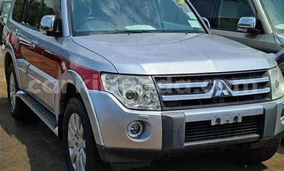 Nunua Ilio tumika Mitsubishi Pajero Nyekundu Gari ndani ya Kampala nchini Uganda Nunua Ilio tumika Mitsubishi Pajero Nyekundu Gari ndani ya Kampala nchini Uganda