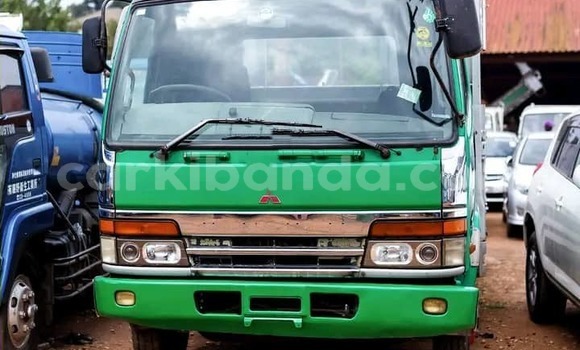 Gura Yakoze Fuso Fighter Green Ikamyo i Kampala mu Uganda Gura Yakoze Fuso Fighter Green Ikamyo i Kampala mu Uganda