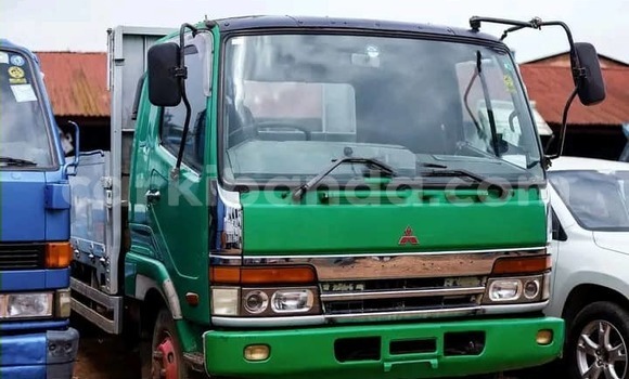 Gura Yakoze Fuso Fighter Green Ikamyo i Kampala mu Uganda Gura Yakoze Fuso Fighter Green Ikamyo i Kampala mu Uganda