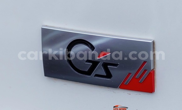 Buy Used Toyota Harrier White Car in Kampala in Uganda Buy Used Toyota Harrier White Car in Kampala in Uganda