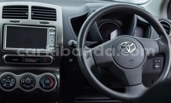 Nunua Ilio tumika Toyota IST Fedha Gari ndani ya Kampala nchini Uganda Nunua Ilio tumika Toyota IST Fedha Gari ndani ya Kampala nchini Uganda