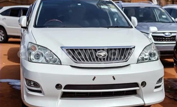 Gura Yakoze Toyota Harrier White Imodoka i Kampala mu Uganda Gura Yakoze Toyota Harrier White Imodoka i Kampala mu Uganda
