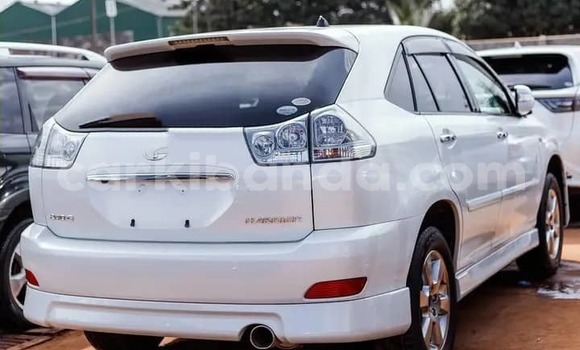 Gura Yakoze Toyota Harrier White Imodoka i Kampala mu Uganda Gura Yakoze Toyota Harrier White Imodoka i Kampala mu Uganda