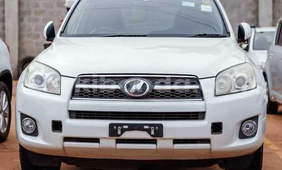 Nunua Ilio tumika Toyota RAV4 Nyeupe Gari ndani ya Kampala nchini Uganda Nunua Ilio tumika Toyota RAV4 Nyeupe Gari ndani ya Kampala nchini Uganda
