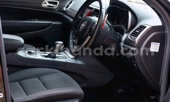 Nunua Ilio tumika Jeep Grand Cherokee Nyeusi Gari ndani ya Kampala nchini Uganda Nunua Ilio tumika Jeep Grand Cherokee Nyeusi Gari ndani ya Kampala nchini Uganda