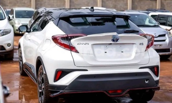 Nunua Ilio tumika Toyota C-HR Nyeupe Gari ndani ya Kampala nchini Uganda Nunua Ilio tumika Toyota C-HR Nyeupe Gari ndani ya Kampala nchini Uganda