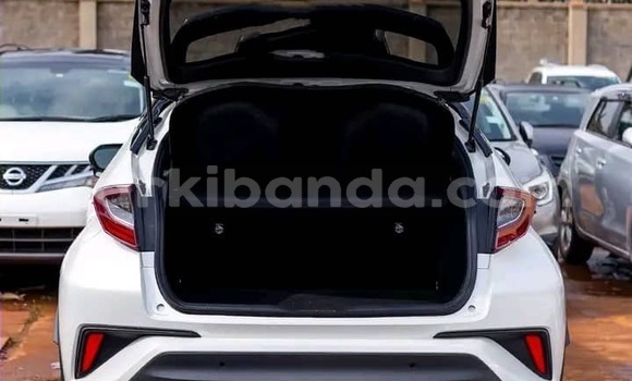 Nunua Ilio tumika Toyota C-HR Nyeupe Gari ndani ya Kampala nchini Uganda Nunua Ilio tumika Toyota C-HR Nyeupe Gari ndani ya Kampala nchini Uganda