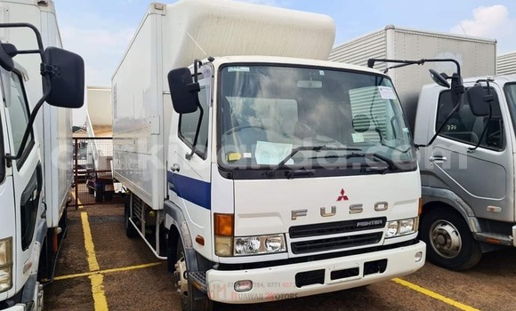 Gura Yakoze Fuso Fighter White Ikamyo i Kampala mu Uganda Gura Yakoze Fuso Fighter White Ikamyo i Kampala mu Uganda