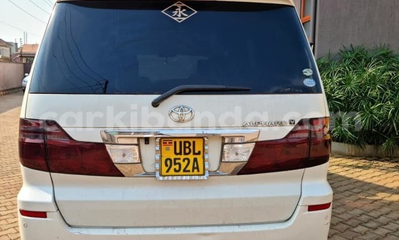 Nunua Ilio tumika Toyota Alphard Nyeupe Gari ndani ya Arua nchini Uganda