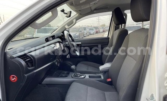 Acheter Occasion Voiture Toyota Hilux Blanc à Namasuba, Central Acheter Occasion Voiture Toyota Hilux Blanc à Namasuba, Central