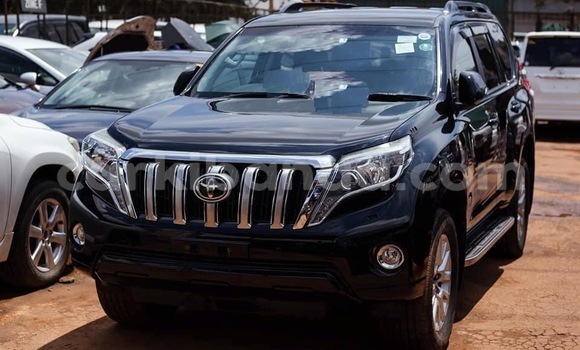 Gura Yakoze Toyota Land Cruiser Prado Black Imodoka i Kampala mu Uganda
