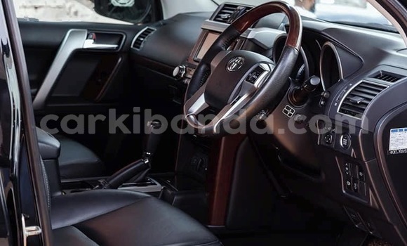 Nunua Ilio tumika Toyota Land Cruiser Prado Nyeusi Gari ndani ya Kampala nchini Uganda Nunua Ilio tumika Toyota Land Cruiser Prado Nyeusi Gari ndani ya Kampala nchini Uganda