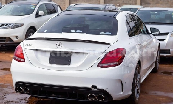 Acheter Occasion Voiture Mercedes‒Benz C–Class Blanc à Kampala, Ouganda Acheter Occasion Voiture Mercedes‒Benz C–Class Blanc à Kampala, Ouganda