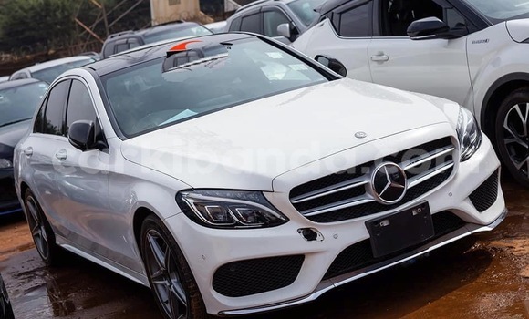 Acheter Occasion Voiture Mercedes‒Benz C–Class Blanc à Kampala, Ouganda Acheter Occasion Voiture Mercedes‒Benz C–Class Blanc à Kampala, Ouganda