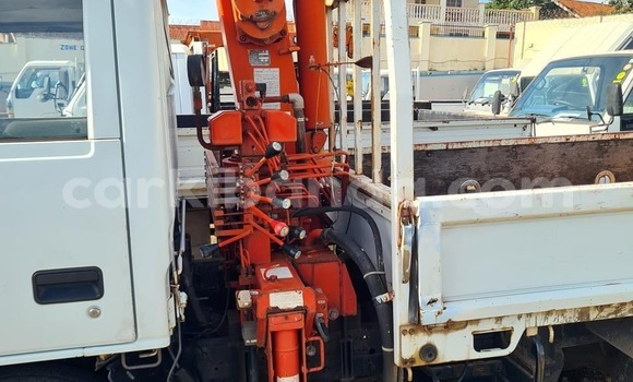 Acheter Import Utilitaire Mitsubishi L400 Blanc à Kampala, Ouganda Acheter Import Utilitaire Mitsubishi L400 Blanc à Kampala, Ouganda