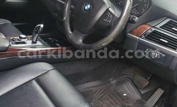 Nunua Imported BMW X5 Nyeupe Gari ndani ya Kampala nchini Uganda Nunua Imported BMW X5 Nyeupe Gari ndani ya Kampala nchini Uganda
