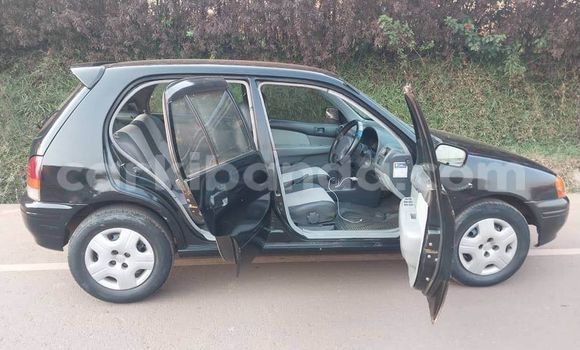 Gura Yakoze Toyota Starlet Black Imodoka i Bugembe mu Eastern Gura Yakoze Toyota Starlet Black Imodoka i Bugembe mu Eastern