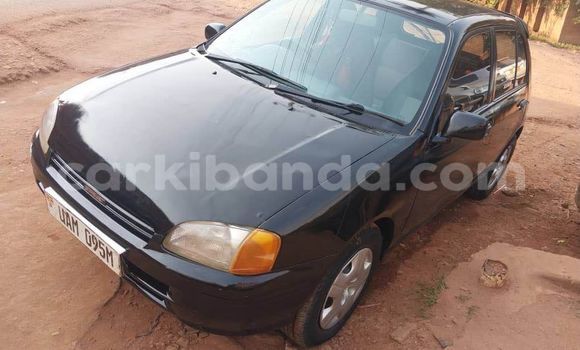 Gura Yakoze Toyota Starlet Black Imodoka i Bugembe mu Eastern Gura Yakoze Toyota Starlet Black Imodoka i Bugembe mu Eastern