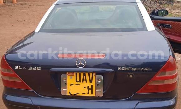 Gura Yakoze Mercedes‒Benz 190 SL Blue Imodoka i Arua mu Uganda Gura Yakoze Mercedes‒Benz 190 SL Blue Imodoka i Arua mu Uganda