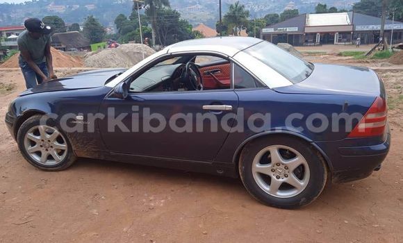 Gura Yakoze Mercedes‒Benz 190 SL Blue Imodoka i Arua mu Uganda Gura Yakoze Mercedes‒Benz 190 SL Blue Imodoka i Arua mu Uganda