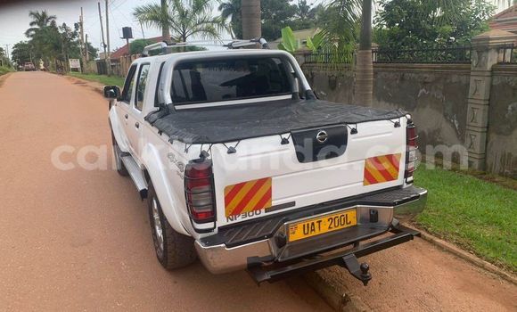Gura Yakoze Nissan Hardbody White Imodoka i Arua mu Uganda Gura Yakoze Nissan Hardbody White Imodoka i Arua mu Uganda