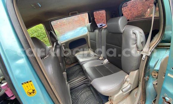 Gura Yakoze Toyota Sienta Blue Imodoka i Bugembe mu Eastern Gura Yakoze Toyota Sienta Blue Imodoka i Bugembe mu Eastern