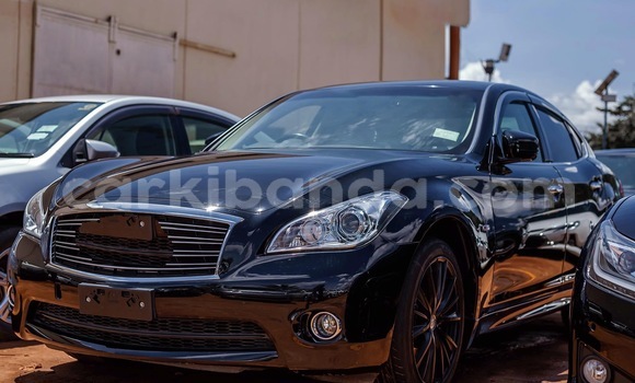 Nunua Ilio tumika Nissan Fuga Nyeusi Gari ndani ya Kampala nchini Uganda Nunua Ilio tumika Nissan Fuga Nyeusi Gari ndani ya Kampala nchini Uganda