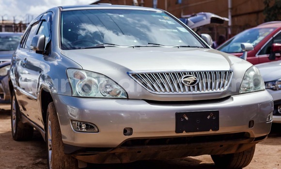Nunua Ilio tumika Toyota Harrier Fedha Gari ndani ya Kampala nchini Uganda