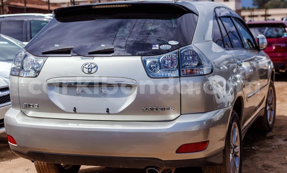 Nunua Ilio tumika Toyota Harrier Fedha Gari ndani ya Kampala nchini Uganda Nunua Ilio tumika Toyota Harrier Fedha Gari ndani ya Kampala nchini Uganda